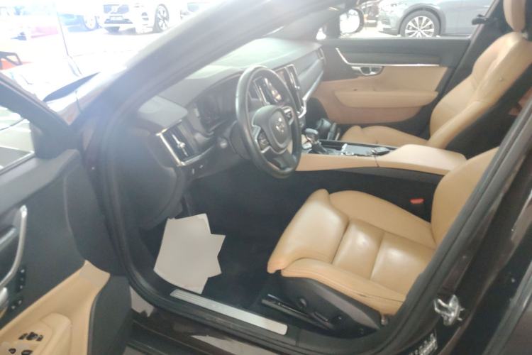 Used Volvo V90 2017 Cross Country T5 AWD Smart Range Edition Driver Seat