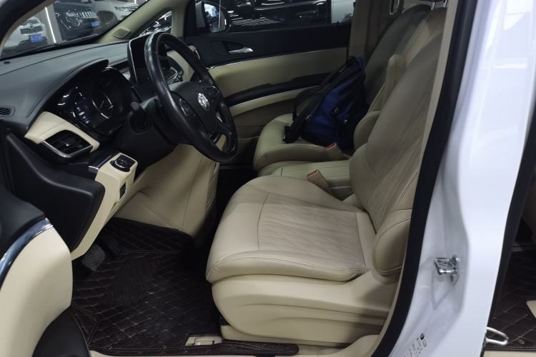 Used Buick GL8 2023 Facelifted Land Cruiser Executive Luxury Version
