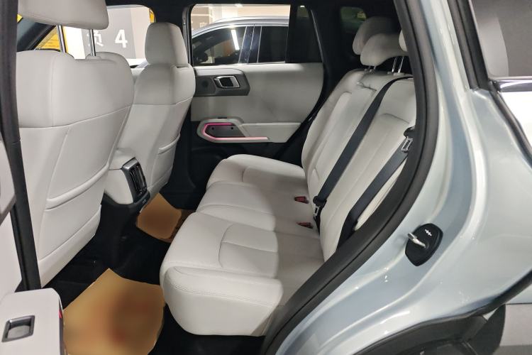 Used Formula Leopard Titanium 3 2025 501 km All-Wheel Drive Intelligent Driving Max Edition Left Rear Seat