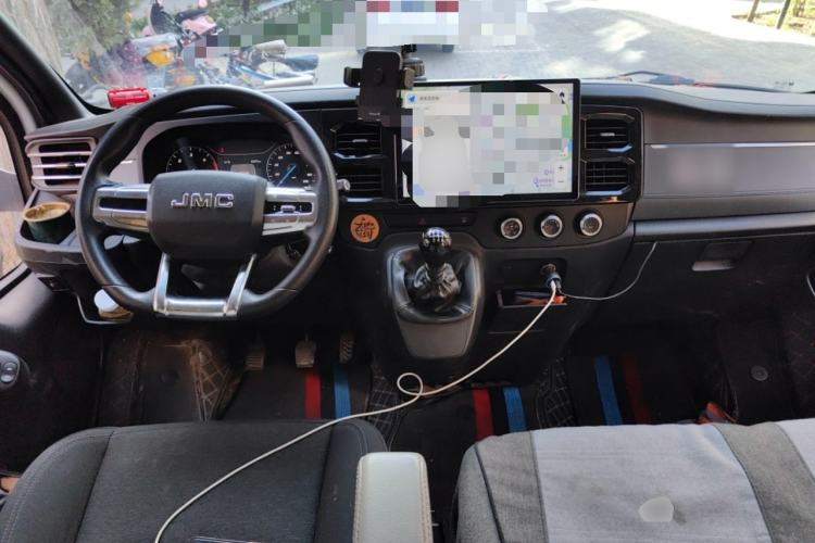 Used JMC Fushun 2023 2.0T Manual Short-Wheelbase Low-Roof Commercial Multi-Purpose Passenger Vehicle 6 Seats with Dual-Opening Tailgate Center Console