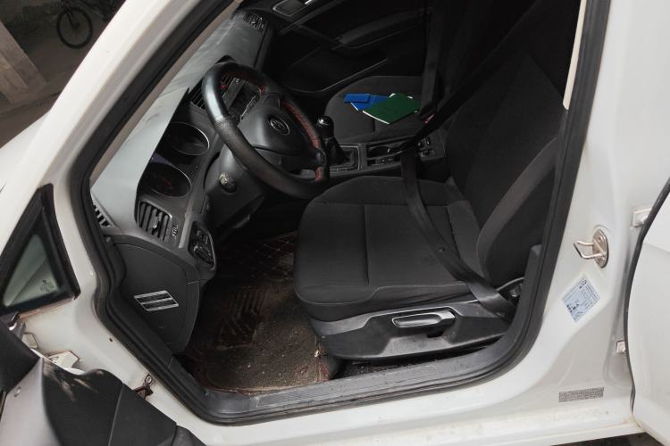 Used Volkswagen Golf 2015 1.6L Manual Fashion Edition
