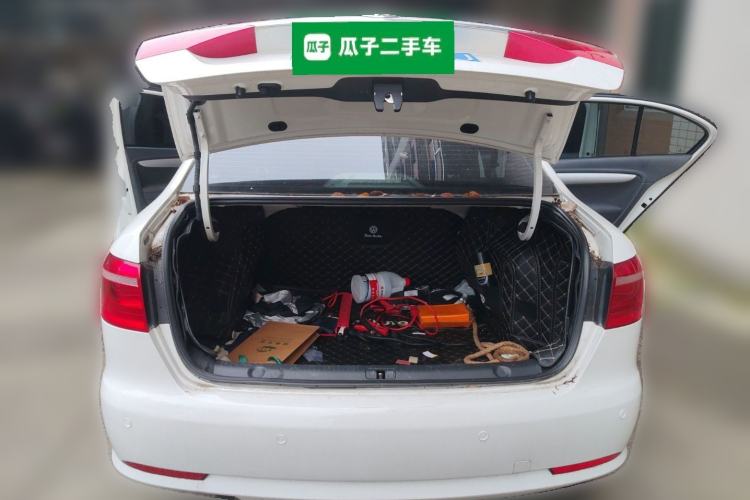 Used Volkswagen Lavida 2015 1.6L Automatic Fashion Edition Trunk