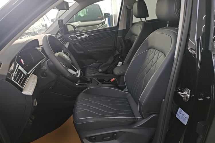 Used Volkswagen Tiguan L 2024 Outstanding Model 300TSI Automatic Two-Wheel Drive Longteng Edition Left Front Seat