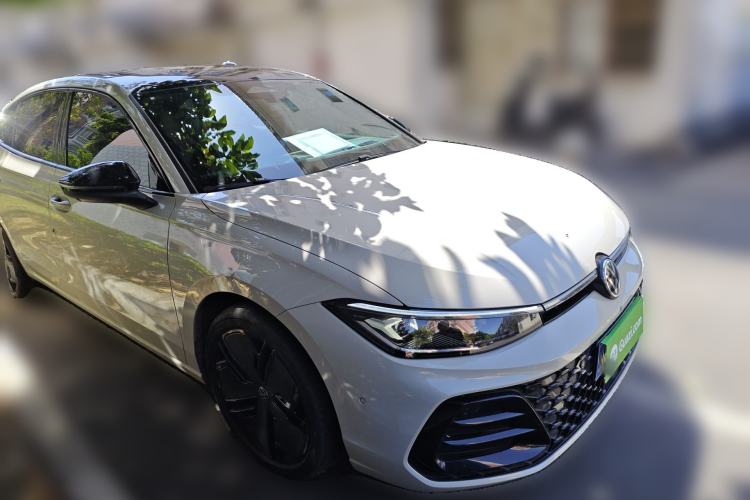 Used Volkswagen Passat 2025 Pro 380TSI Dragon Edition Front Right 45 Deg