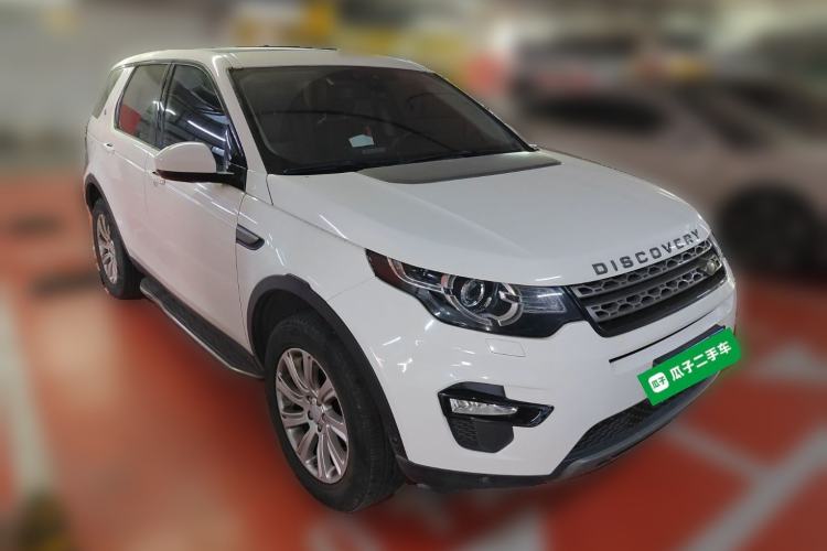 Used Land Rover Discovery Sport 2018 240 PS SE Version Front Right 45 Deg