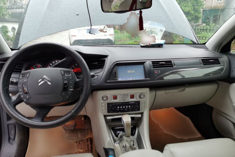 Used Citroen C5 2011 Dongfang Zhilü 2.3L Automatic Zunyu Model Center Console