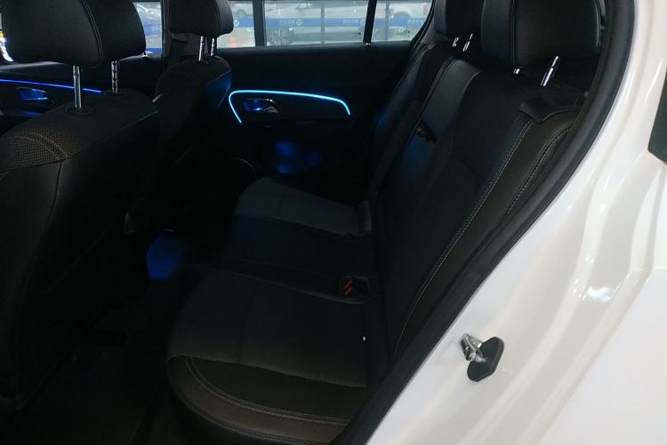 Used Chevrolet Cruze 2013 Hatchback 1.6T Automatic Flagship Model Left Rear Seat