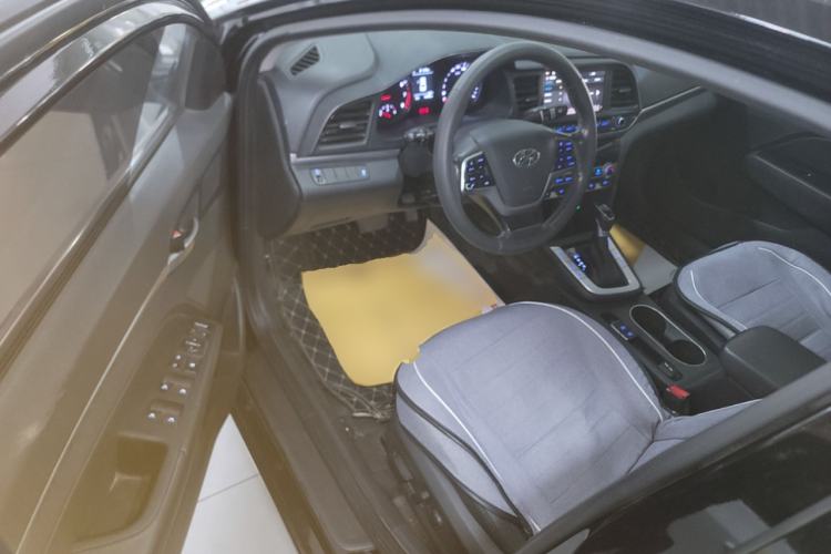Used Hyundai Elantra (6th Generation / Lingdong) 2019 1.5L CVT Smart & Luxurious Trim Interior 3