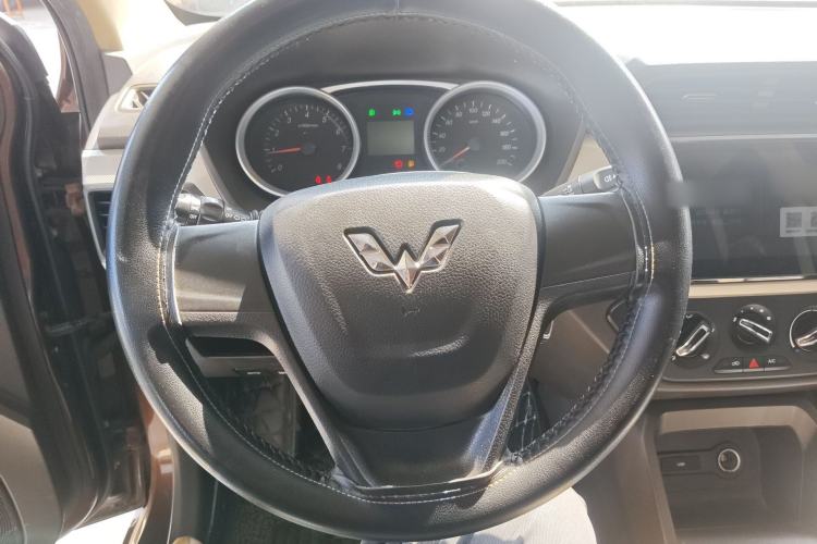 Used Wuling Hongguang 2019 1.5L S Comfort Edition China VI LAR Steering Wheel