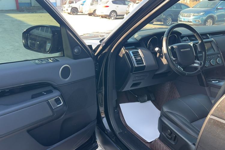 Used Land Rover Discovery 2018 2.0T SE
