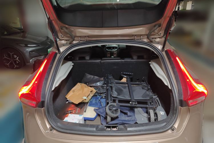 Used Volvo V40 2014 Cross Country T5 AWD Smart Luxury Edition