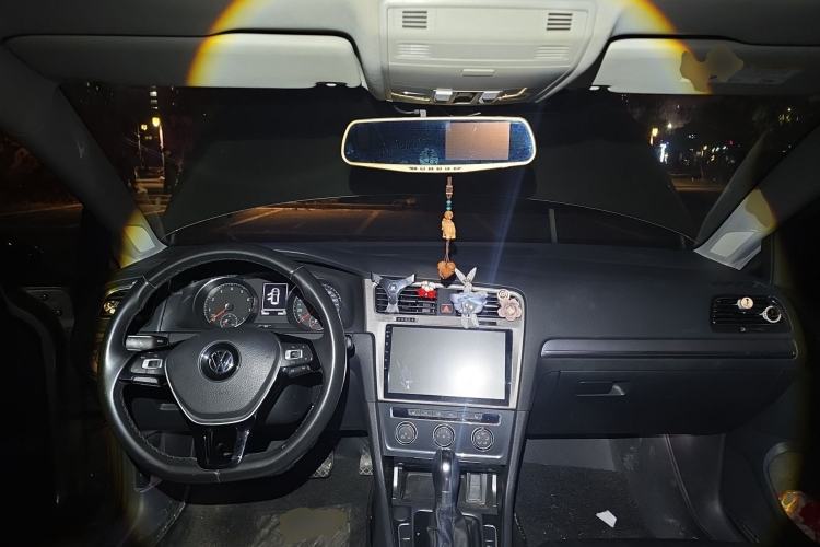 Used Volkswagen Golf 2017 230TSI Automatic Luxury Million-Vehicle Commemorative Edition Center Console