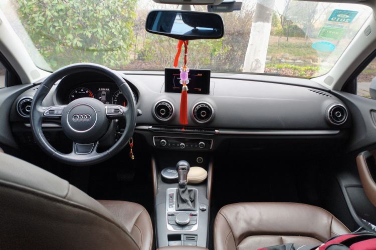 Used Audi A3 2014 Sportback 35 TFSI Automatic Comfort Model Center Console