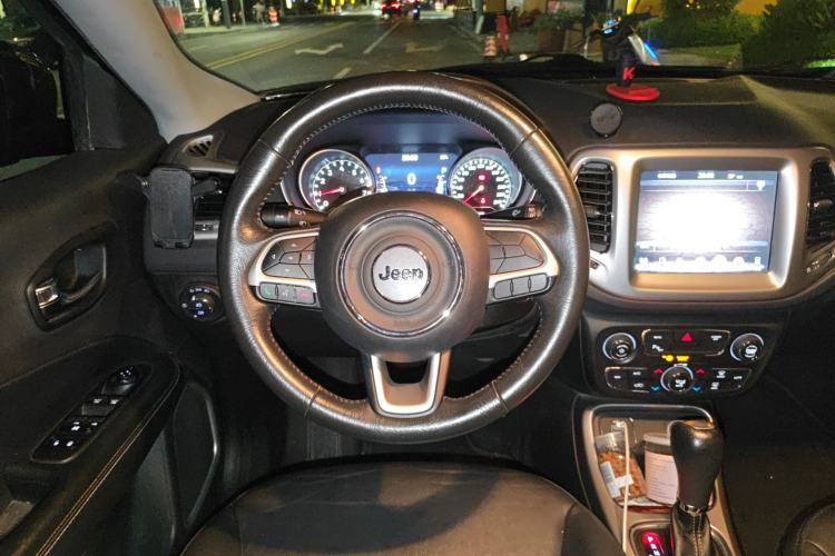 Used Jeep Compass 2017 200T Automatic Family Edition Steering Wheel