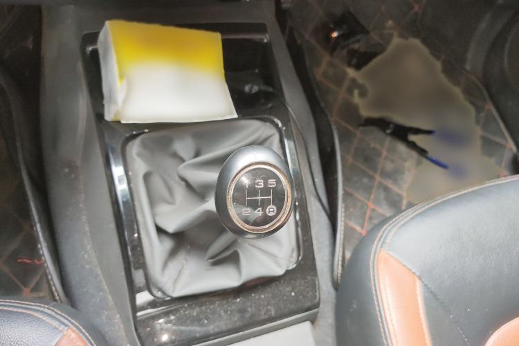 Used Great Wall Wingle 5 2014 2.4L European Version Two-Wheel Drive Entry-Level Big Double-Cab 4G69S4N
