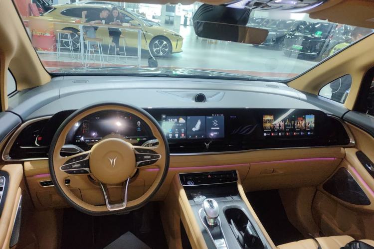 Used VOYAH Dream 2024 PHEV Extended-Range Premium Edition Center Console