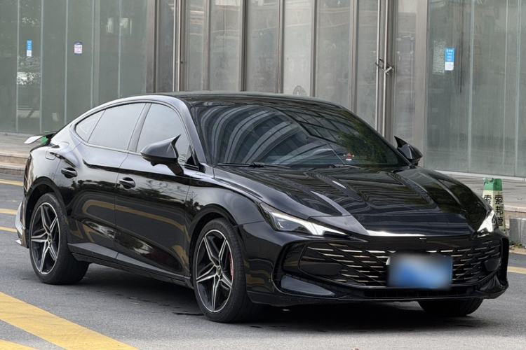 Used MG 7 2023 2.0T Automatic Trophy+ Ignition Glory Edition
