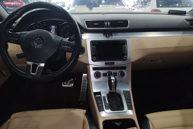 Used Volkswagen FAW-Volkswagen CC 2015 1.8TSI Prestige Model Center Console