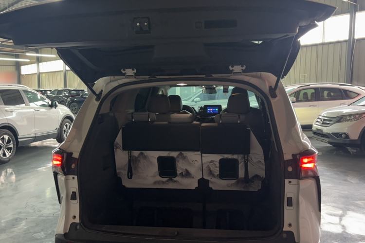 Used Toyota Granvia 2023 2.5L Hybrid Comfort Edition
