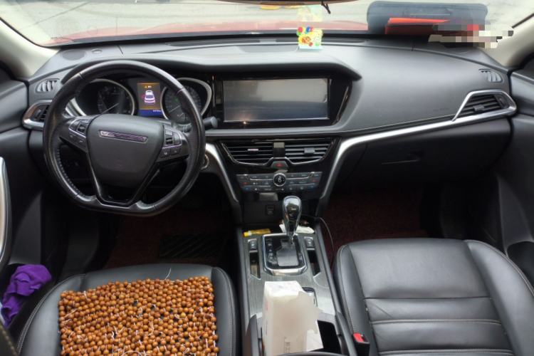 Used Venucia T90 2017 2.0L CVT Leading Edition Center Console