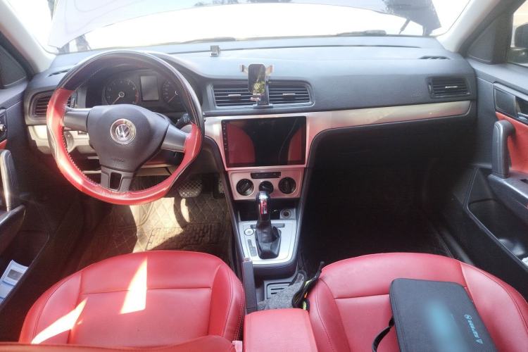 Used Volkswagen Lavida 2013 Revised Classic 1.6L Automatic Fashion Edition Center Console