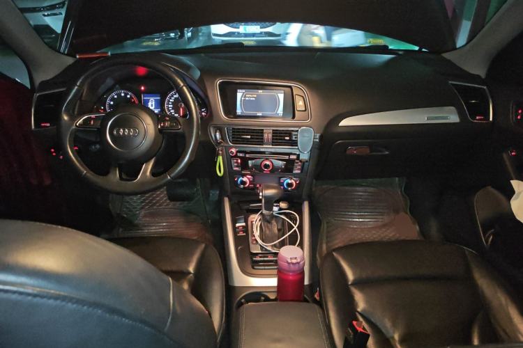 Used Audi Q5 2013 40 TFSI Technology Edition Center Console