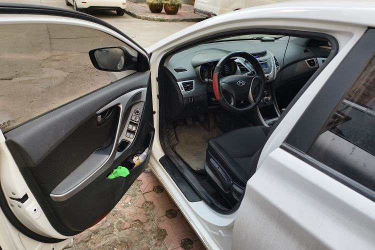 Used Hyundai Elantra (5th Generation / Langdong) 2012 1.6L Manual Fashion Edition