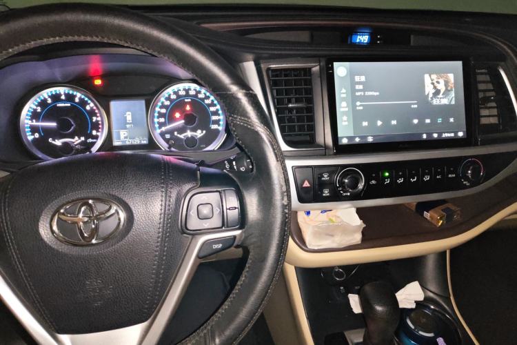 Used Toyota Highlander 2018 2.0T Two-Wheel Drive Elite Edition 7 Seats China VI Standard Center Console