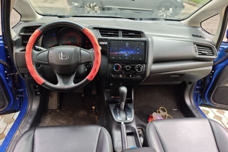 Used Honda Fit 2018 1.5L CVT Comfort Version Center Console