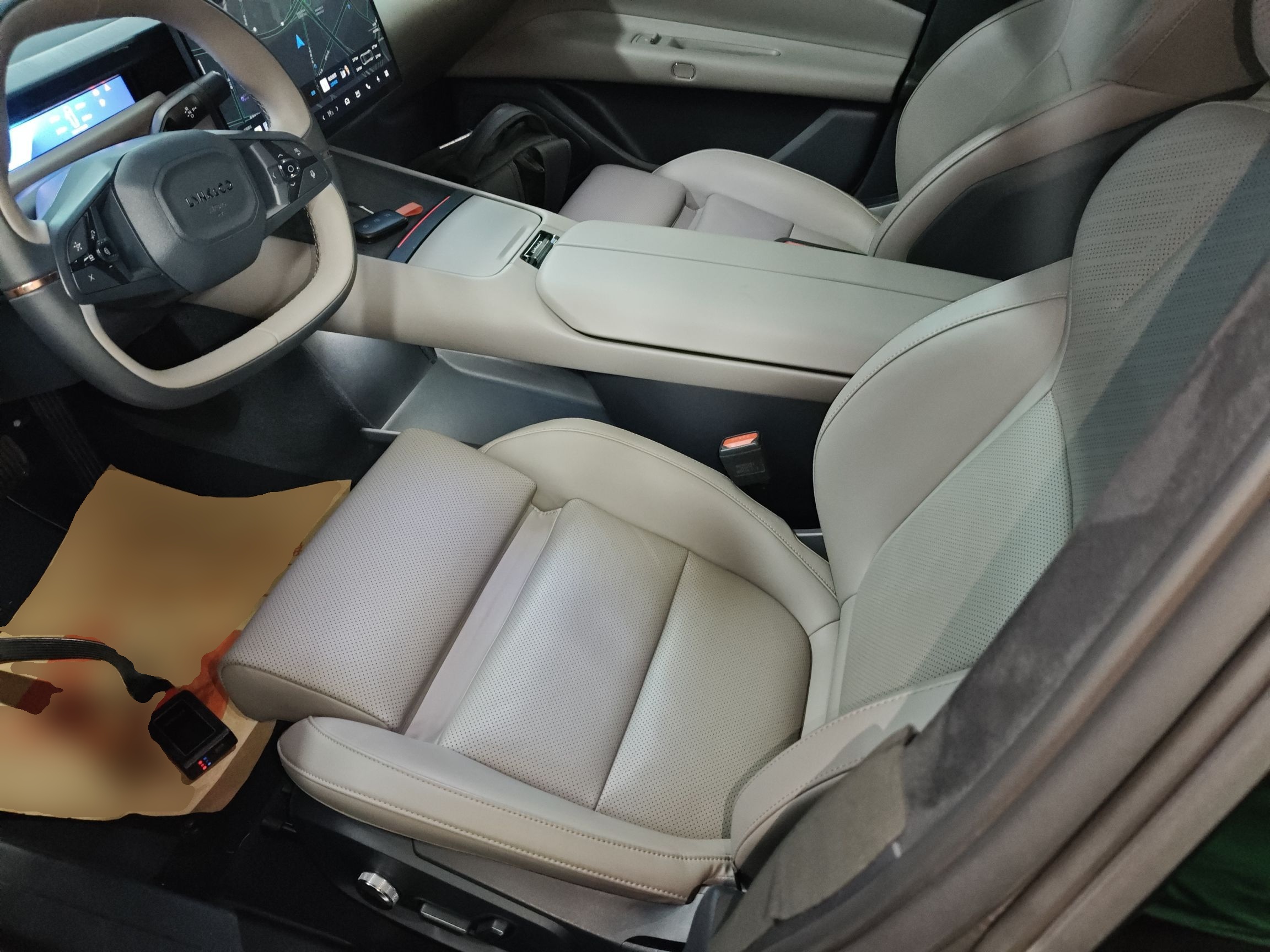 Переднее сиденье в автомобиле