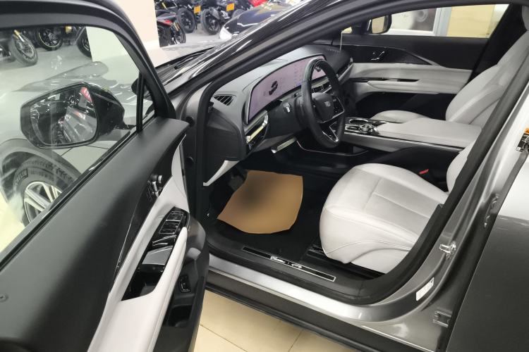 Used Cadillac LYRIQ 2022 Rear-Drive Long-Range Luxury Edition Driver Seat