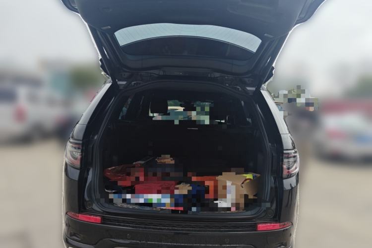 Used Land Rover Discovery Sport 2023 249 PS R-Dynamic SE Performance Tech Edition Trunk