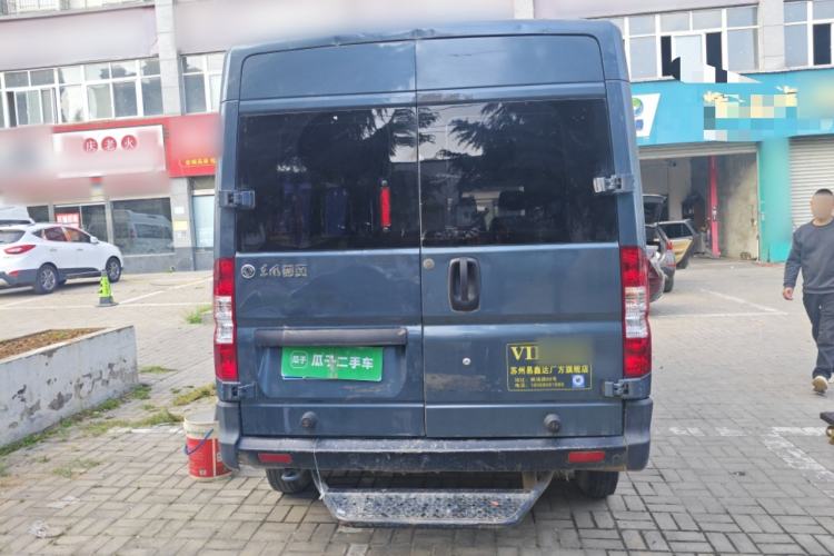 Used Dongfeng Yufeng 2023 V9+ 2.0T Manual Front-Wheel-Drive Multi-Function Mid-Roof Van with 7/8/9 Seats Rear