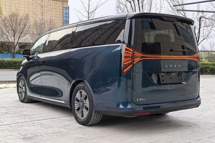 Used Geely Galaxy LEVC L380 2024 140-Degree 6-Seater All-Wheel-Drive Ultra