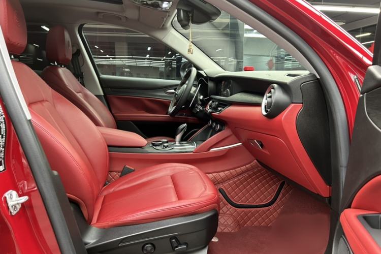 Used Alfa Romeo Stelvio 2017 2.0T 200HP Luxury Edition
