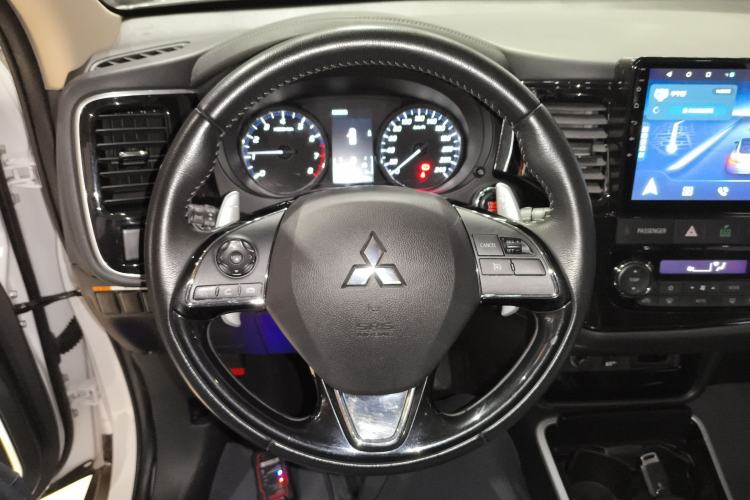 Used Mitsubishi Outlander 2019 2.4L 4x4 Zhi Xiang Edition 5 Seats China VI Standard