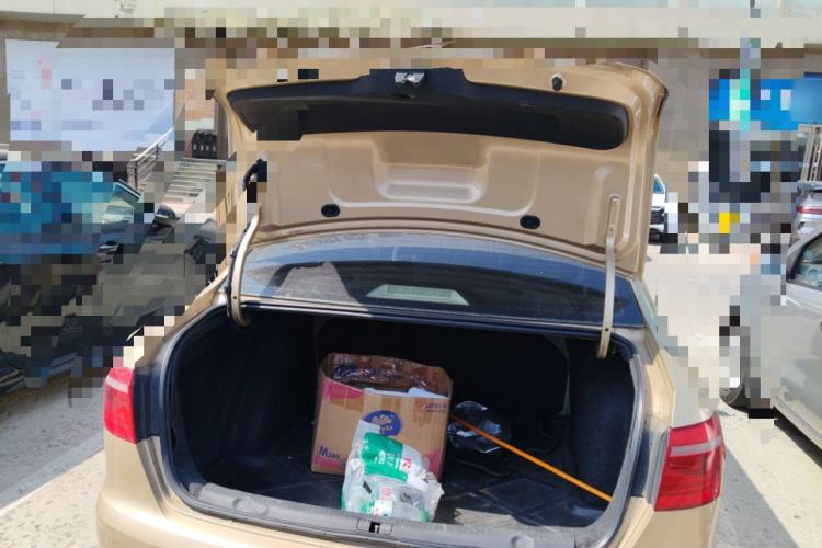 Used Volkswagen Lavida 2013 1.6L Automatic Luxury Edition Trunk