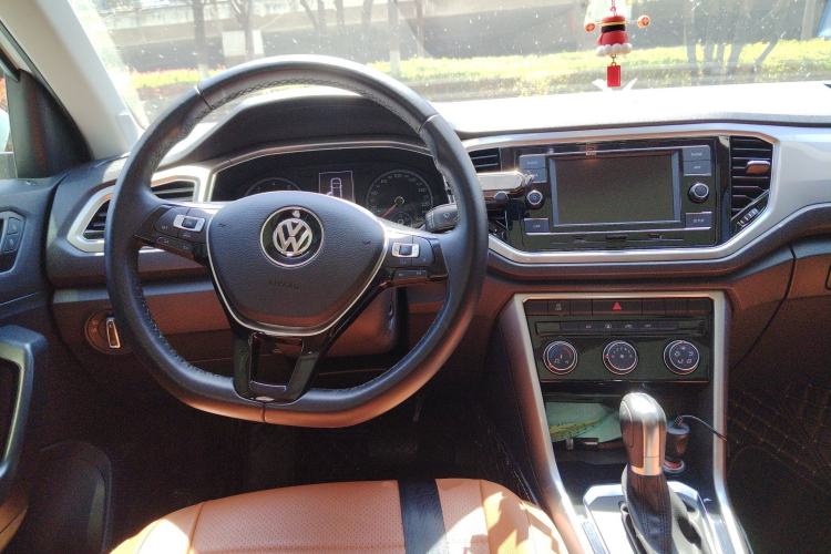 Used Volkswagen T-ROC 2019 230TSI DSG Two-Wheel-Drive Advanced Version China VI Standard Steering Wheel