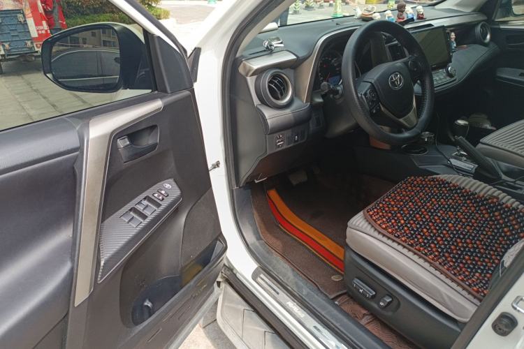 Used Toyota RAV4 2013 2.5L Automatic 4x4 Elite Edition Driver Seat