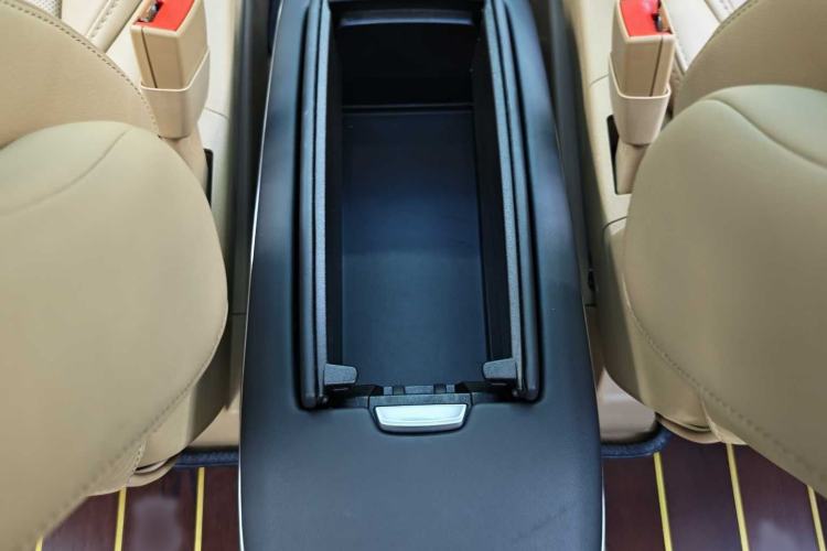 Used Buick GL8 2021 ES Landtrek 653T Luxury Model Interior 3