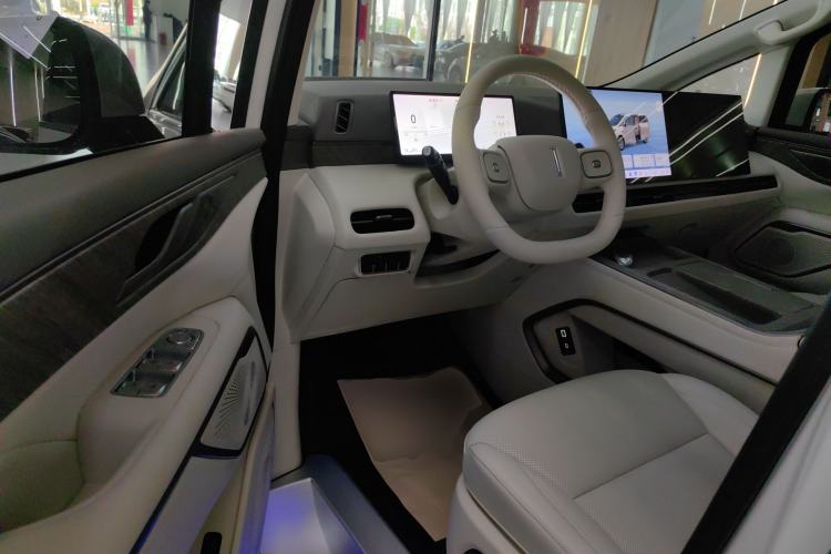 Used Wey Gaoshan 2025 Four-Wheel Drive Alpine 8 Driver Seat