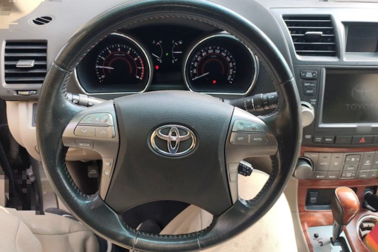 Used Toyota Highlander 2009 2.7L Two-Wheel Drive 7-Seater Supreme Edition Steering Wheel