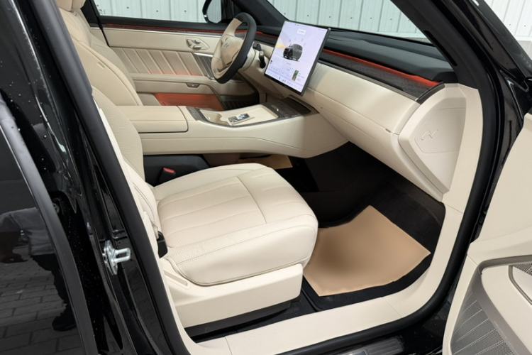 Used ONVO Luxeed L90 2025 Model—Ultra Six-Seater Version
