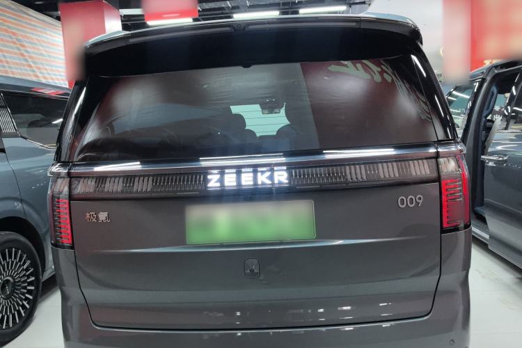 Used Zeekr 009 2024 Six-Seat Executive Version 4WD 108 kWh
