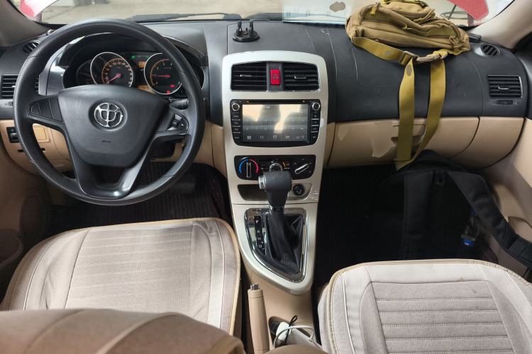 Used Brilliance H330 2013 1.5L Automatic Comfort Edition Center Console