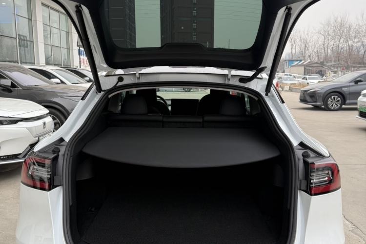 Used Tesla Model Y 2023 Long-Range All-Wheel-Drive Version
