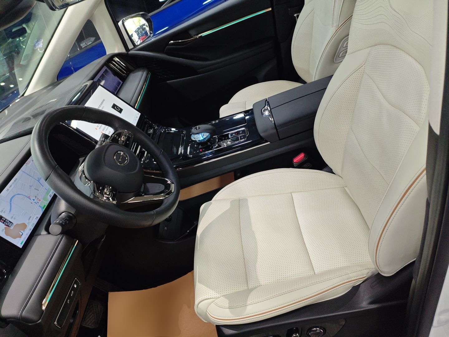 المقاعد الأمامية داخل السيارة