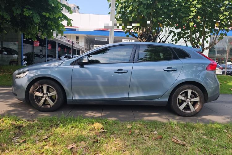 Used Volvo V40 2018 T3 Smart Edition
