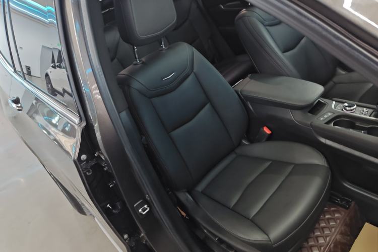 Used Cadillac XT6 2022 2.0T 7-Seater Four-Wheel-Drive Luxury Version Right Front Seat