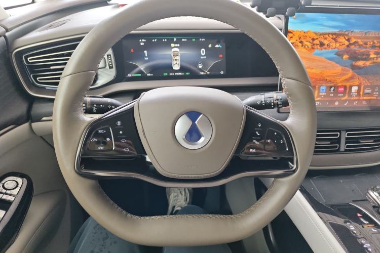 Used Denza D9 2022 DM-i 970 Four-Wheel Drive Prestige Model Steering Wheel